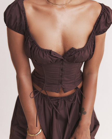 Diepbruine geplooide top en geplooide midi-rok