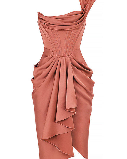 Middelgrote strapless satijnen jurk