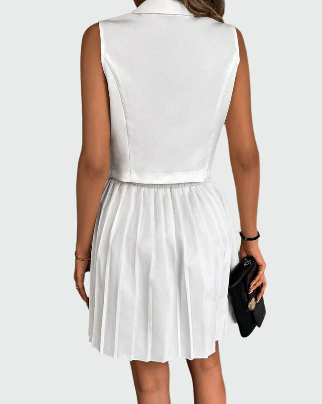 Elegant pak met geplooide minirok