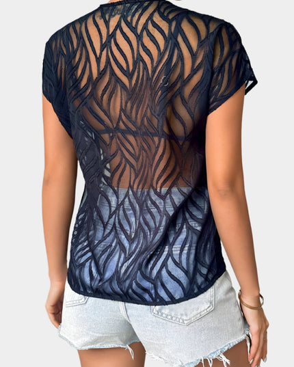T-shirttop met V-hals, korte mouwen en uitsparing