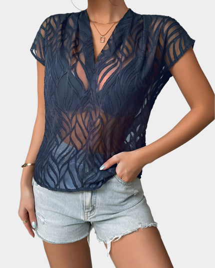 T-shirttop met V-hals, korte mouwen en uitsparing