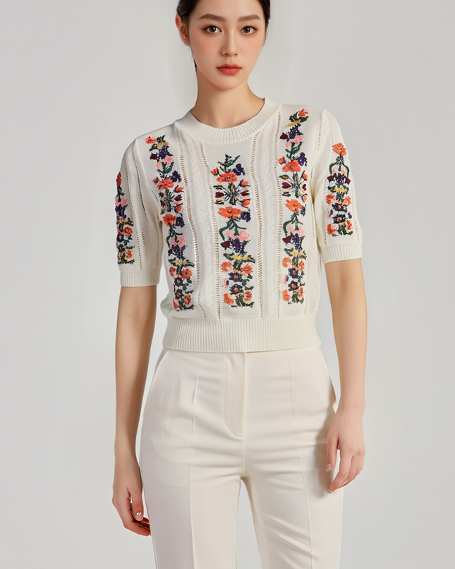 Gebreide top met geborduurde bloemen