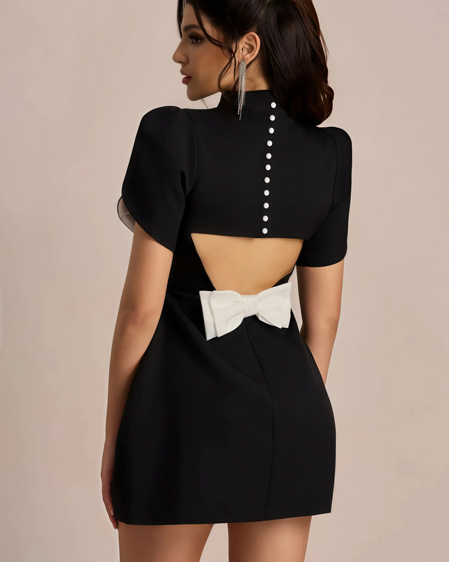 Witte Lorena mini-jurk met uitsparing op de rug en strikdetail