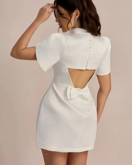 Witte Lorena mini-jurk met uitsparing op de rug en strikdetail