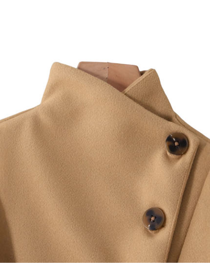 Beige jasje met strikken en knoopsluiting