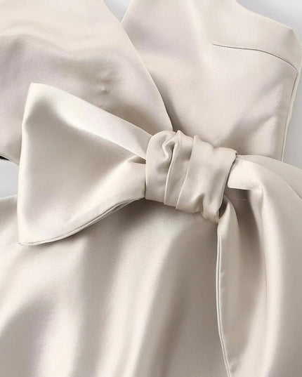 Champagnekleurige top met strikceintuur