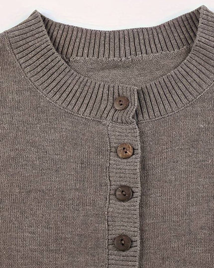 Trui en korte broek met knopen