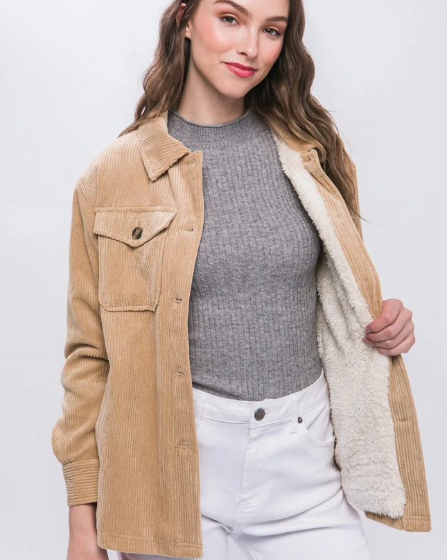 Beige jas met sherpa aan de binnenkant