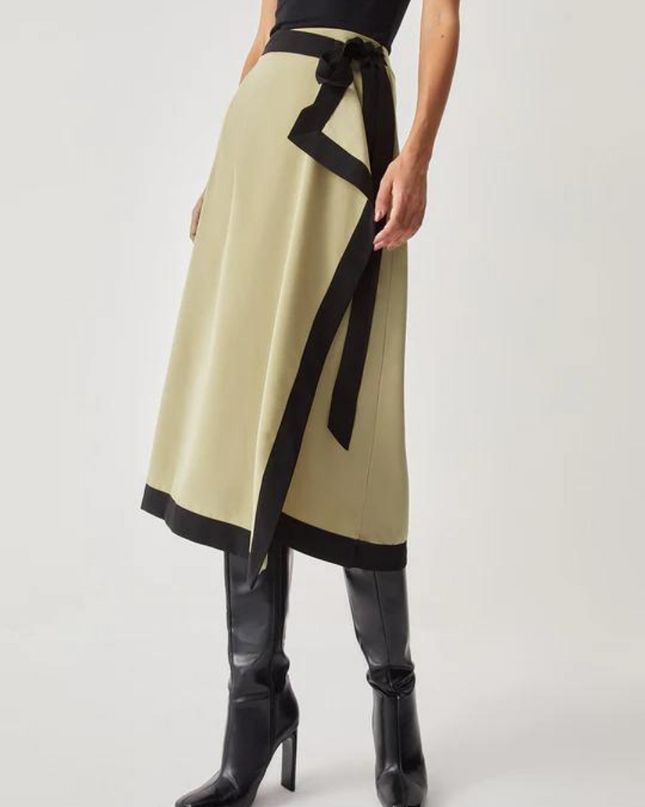 Midi-rok met zwarte accenten