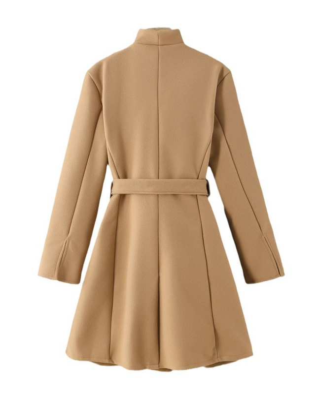 Beige jasje met strikken en knoopsluiting