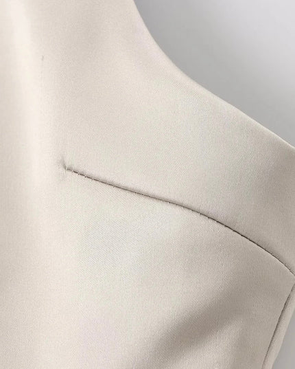Champagnekleurige top met strikceintuur