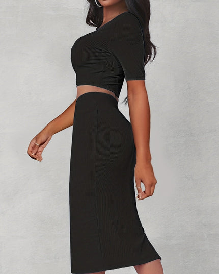 Croptop met uitsparing en rok met split