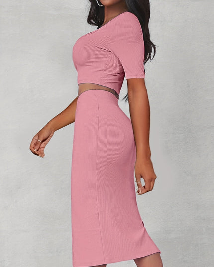 Croptop met uitsparing en rok met split