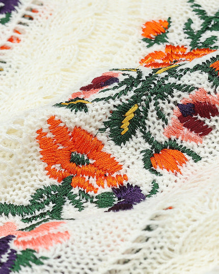 Gebreide top met geborduurde bloemen