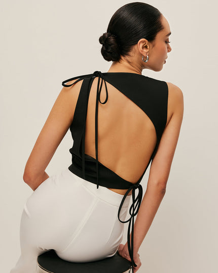 Asymmetrische top met open rugband