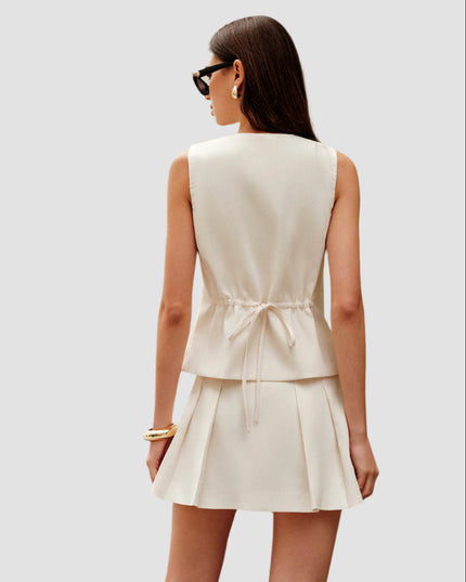 Elegante set met knoopvest en minirok