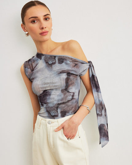 Gedrapeerde top met asymmetrische halslijn en mesh