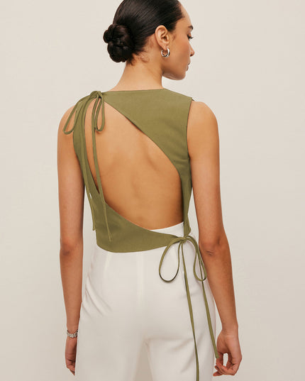 Asymmetrische top met open rugband