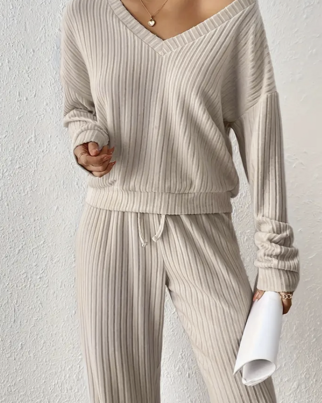 Gestreepte lange broek met V-hals trui