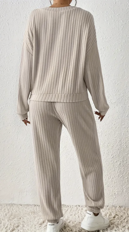 Gestreepte lange broek met V-hals trui