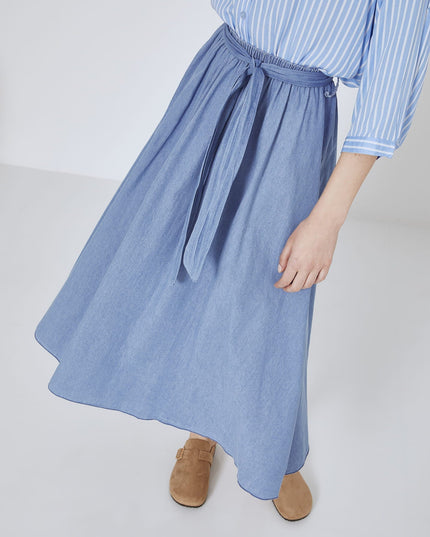 Lange rok in blauw met strik aan de voorkant