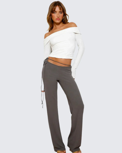 Stijlvolle top met off-shoulder patroon en uitsparing aan de achterkant