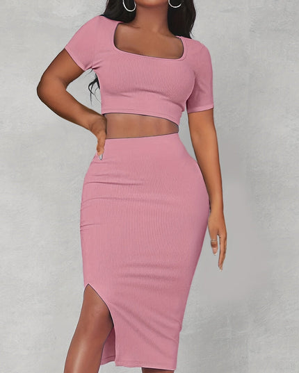 Croptop met uitsparing en rok met split