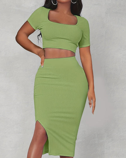Croptop met uitsparing en rok met split