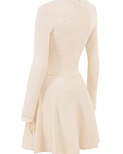 Crèmekleurige elegante gebreide mini-jurk