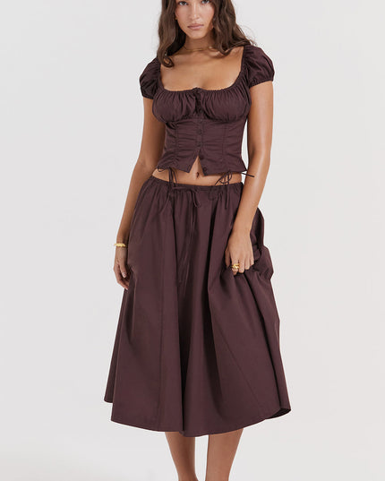 Diepbruine geplooide top en geplooide midi-rok
