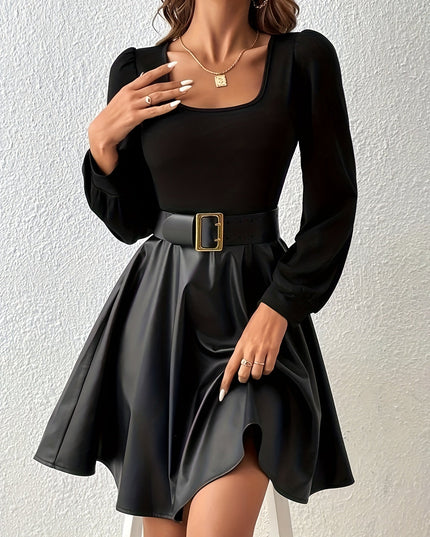 Zwarte mini-jurk met hoge taille en lange mouwen
