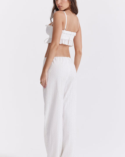 Witte bralettetop met borduursel en losse broek