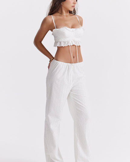 Witte bralettetop met borduursel en losse broek