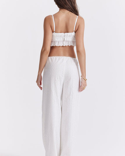 Witte bralettetop met borduursel en losse broek
