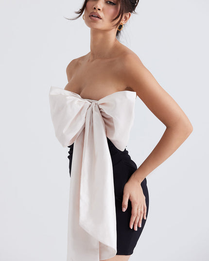 Zwarte mini-jurk met elegante strik