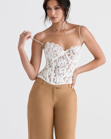 Kanten korset en karamelkleurige broek