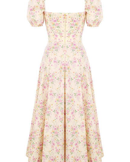 Middelgrote zomerjurk met bloemen pofmouwen
