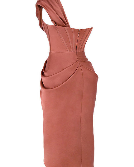 Middelgrote strapless satijnen jurk