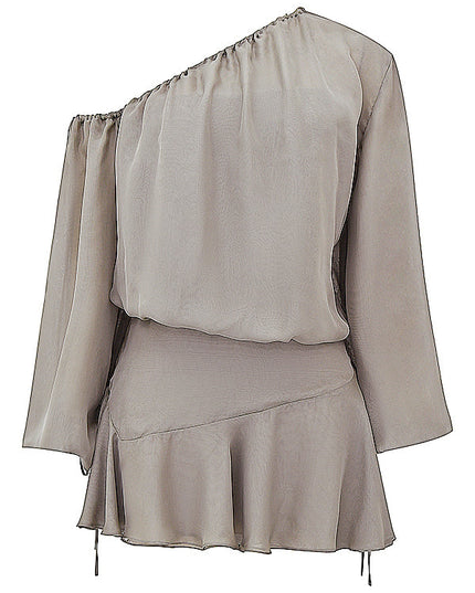 Lichtgroene onregelmatige off-shoulder jurk