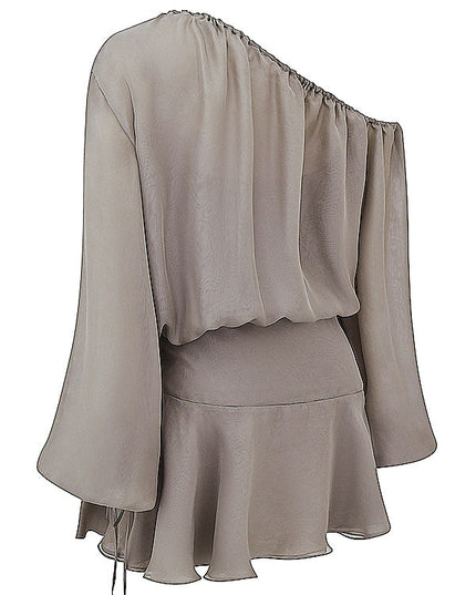 Lichtgroene onregelmatige off-shoulder jurk