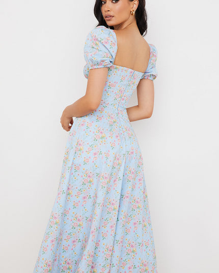 Middelgrote zomerjurk met bloemen pofmouwen