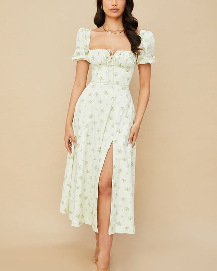 Middelgrote zomerjurk met bloemen pofmouwen