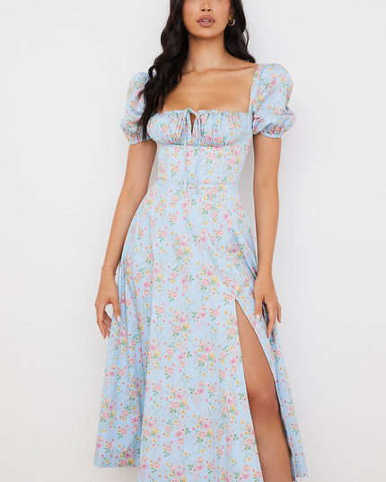 Middelgrote zomerjurk met bloemen pofmouwen