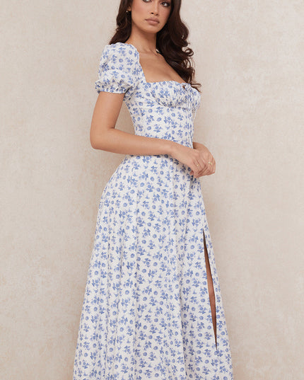 Middelgrote zomerjurk met bloemen pofmouwen