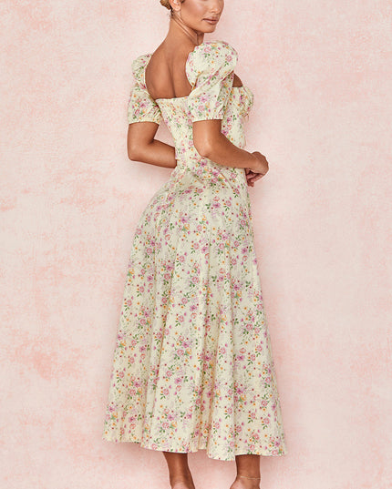 Middelgrote zomerjurk met bloemen pofmouwen