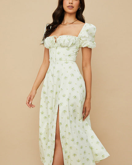 Middelgrote zomerjurk met bloemen pofmouwen
