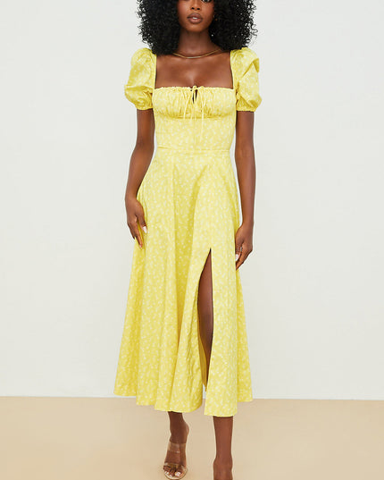 Middelgrote zomerjurk met bloemen pofmouwen