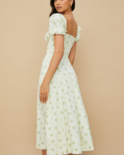 Middelgrote zomerjurk met bloemen pofmouwen