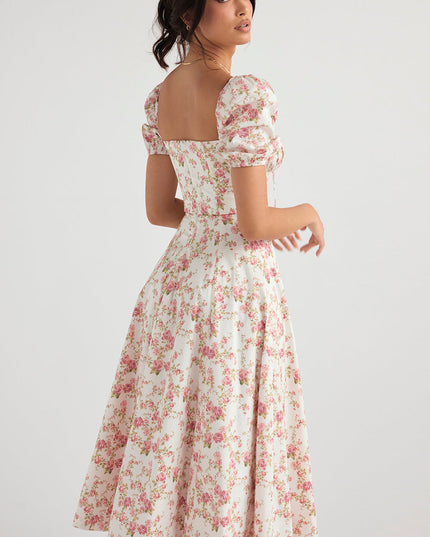 Middelgrote zomerjurk met bloemen pofmouwen