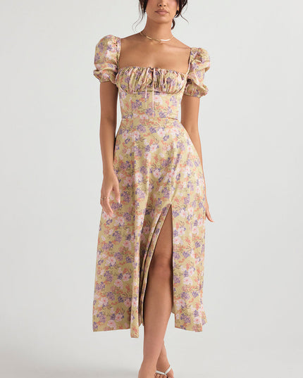 Middelgrote zomerjurk met bloemen pofmouwen